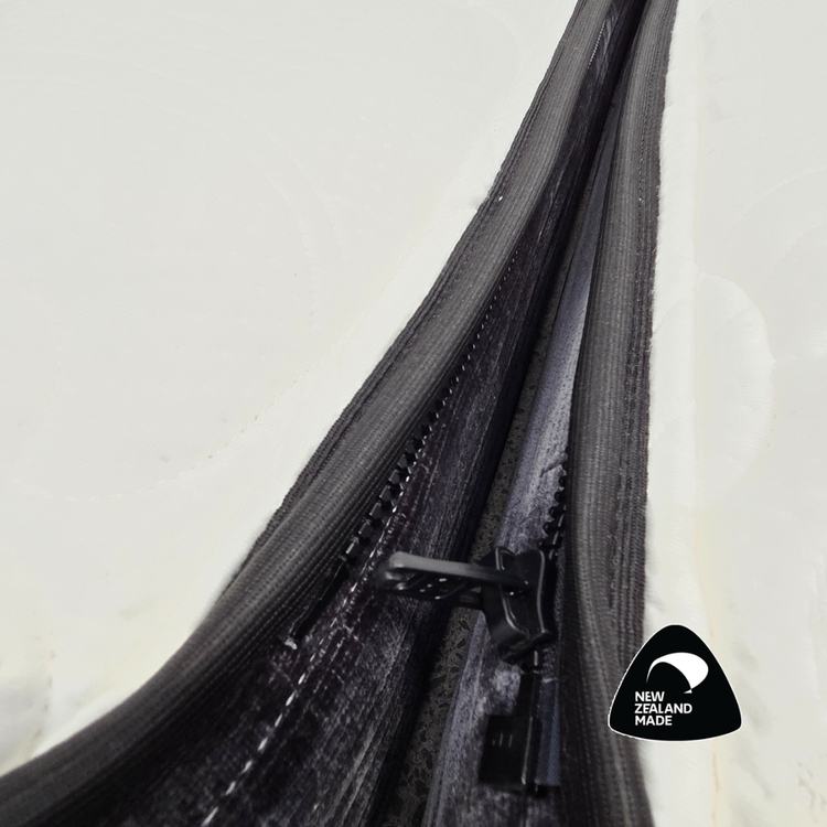 Close-up of the Dual Comfort Zip System joining Medium and Soft mattress sides